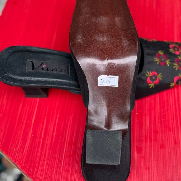 Vivan Black Embroidered Floral Mule Heels Square Toe Slip On - Picture 3 of 7